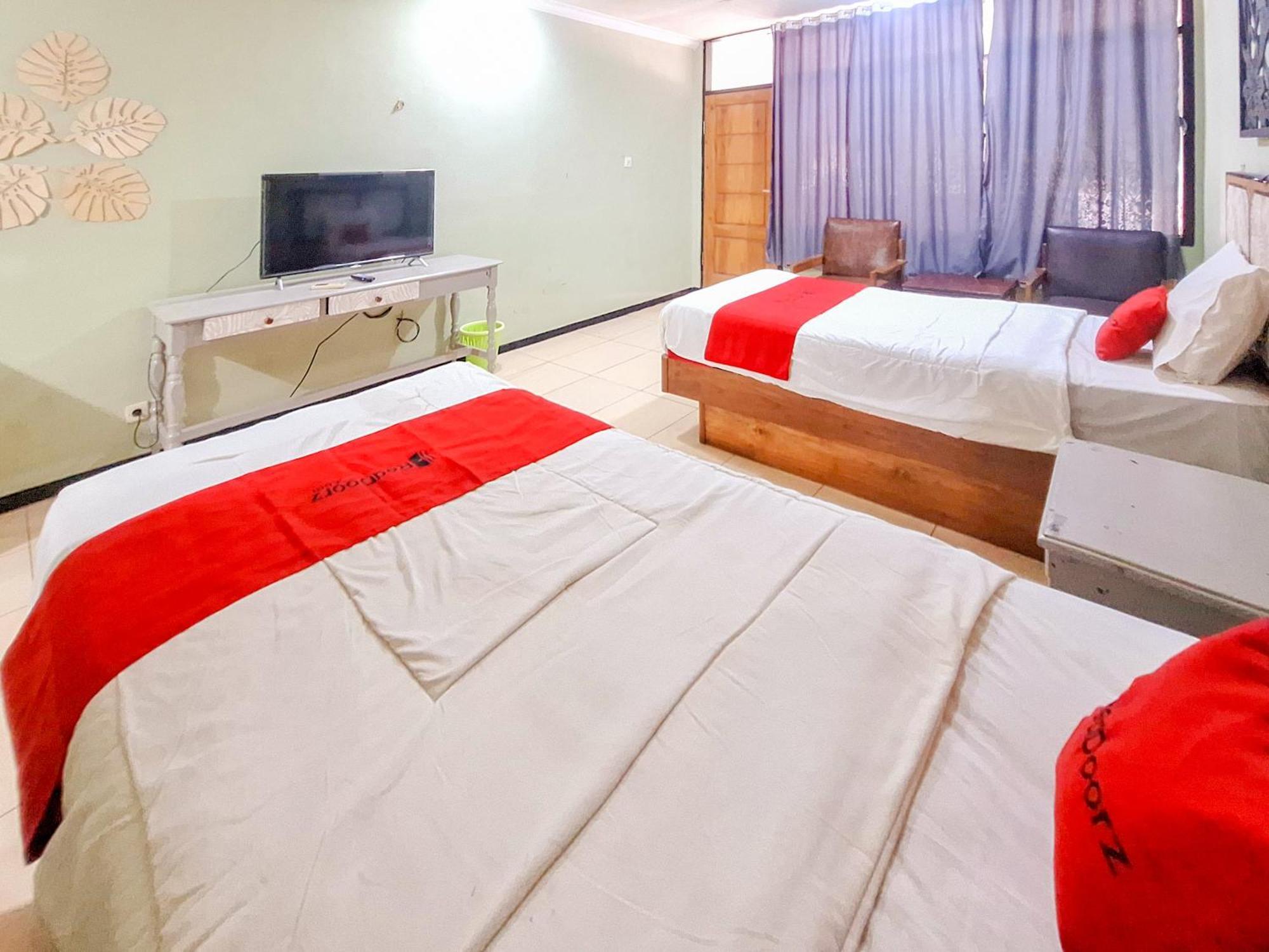 Reddoorz Near Stadion Semeru Lumajang Jawa Timur 외부 사진