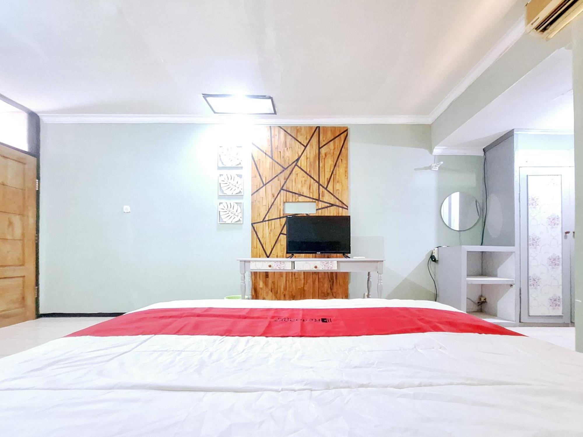 Reddoorz Near Stadion Semeru Lumajang Jawa Timur 외부 사진