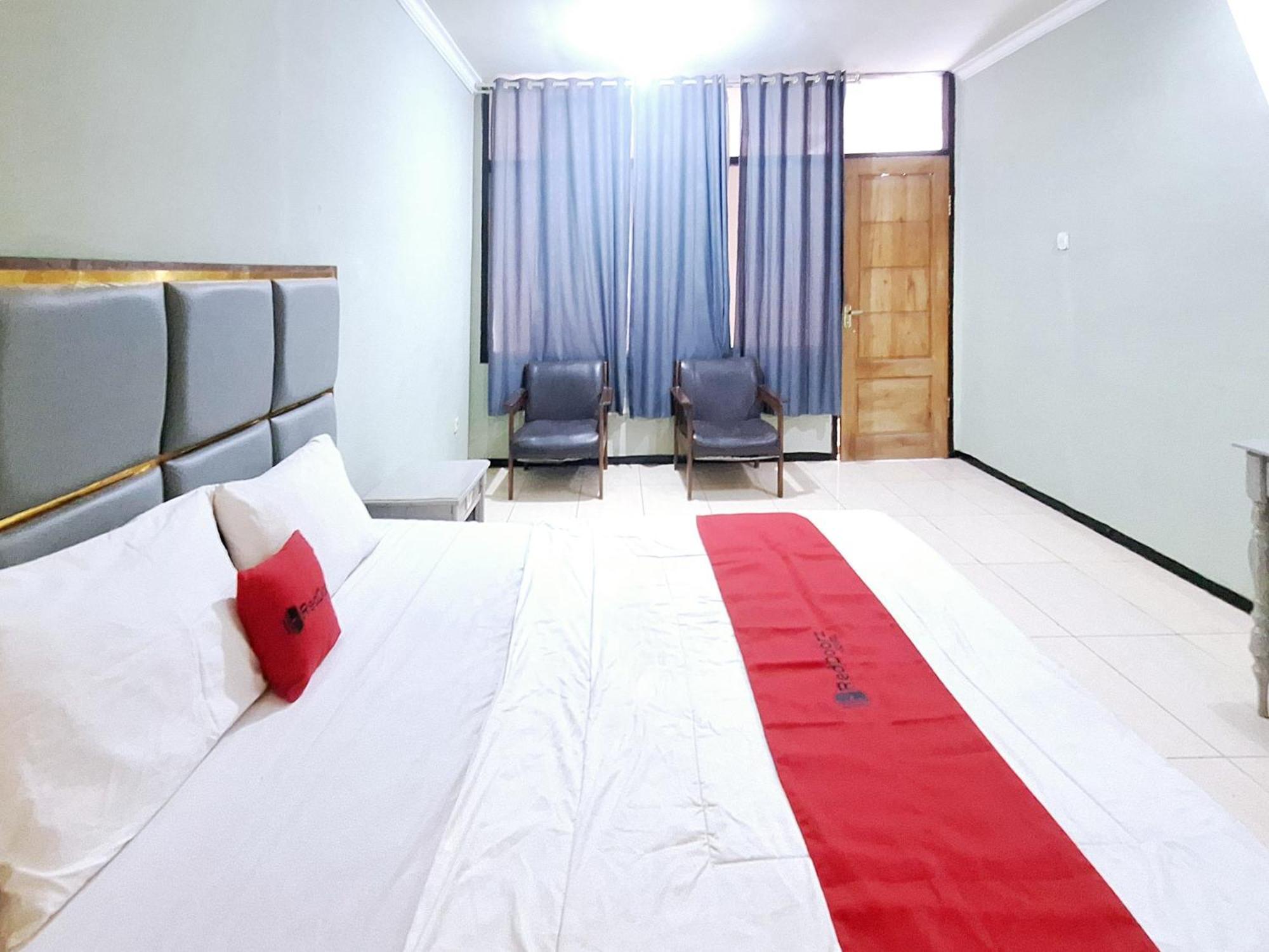 Reddoorz Near Stadion Semeru Lumajang Jawa Timur 외부 사진